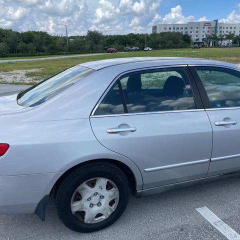 Photo of 2005 Satin Silver Metallic Honda Accord