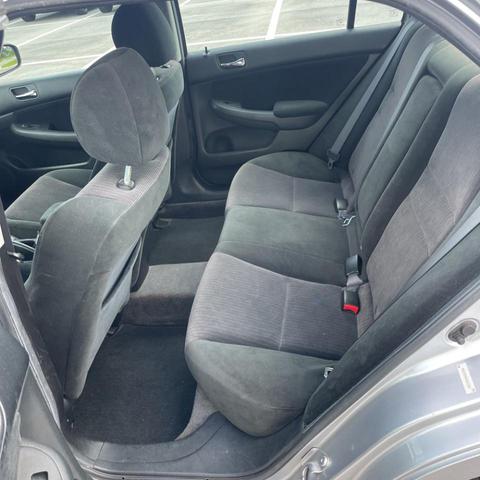 Photo of 2005 Satin Silver Metallic Honda Accord