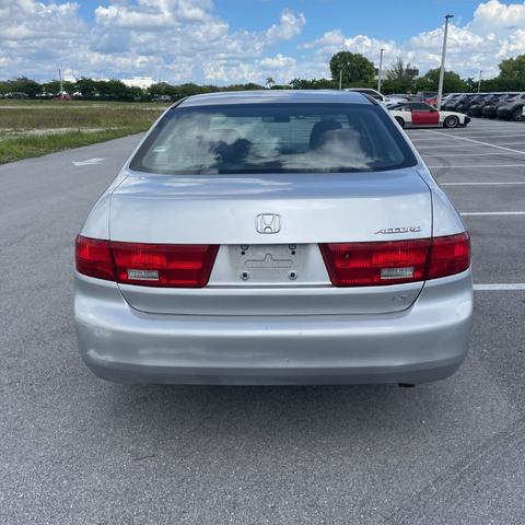 Photo of 2005 Satin Silver Metallic Honda Accord