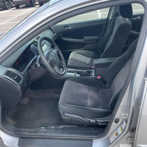 Photo of 2005 Satin Silver Metallic Honda Accord