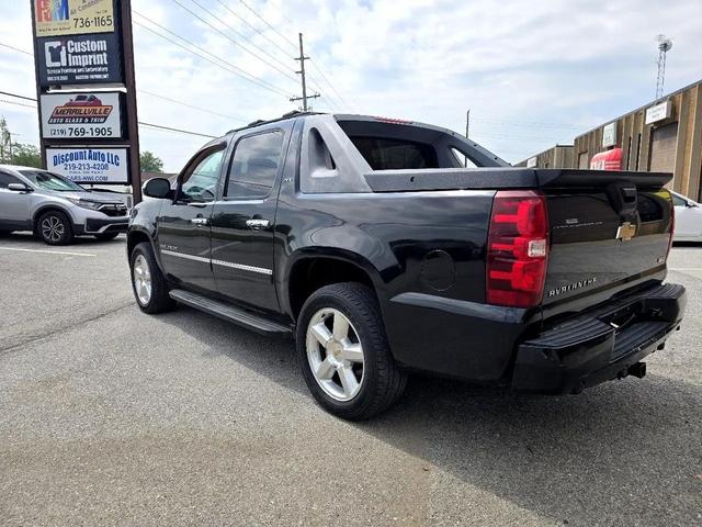 Photo of 2010 Black Chevrolet Avalanche