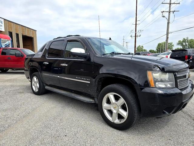 Photo of 2010 Black Chevrolet Avalanche