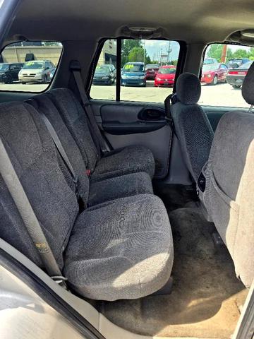 Photo of 2004 Silverstone Metallic Chevrolet Trailblazer