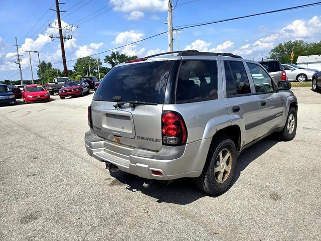 Photo of 2004 Silverstone Metallic Chevrolet Trailblazer