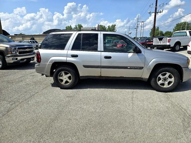 Photo of 2004 Silverstone Metallic Chevrolet Trailblazer