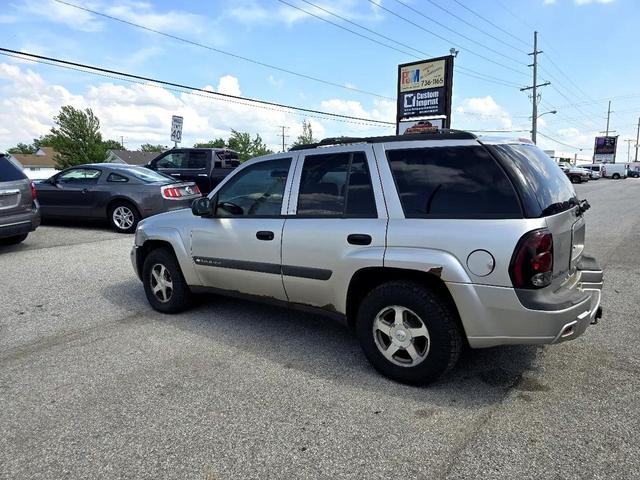 Photo of 2004 Silverstone Metallic Chevrolet Trailblazer