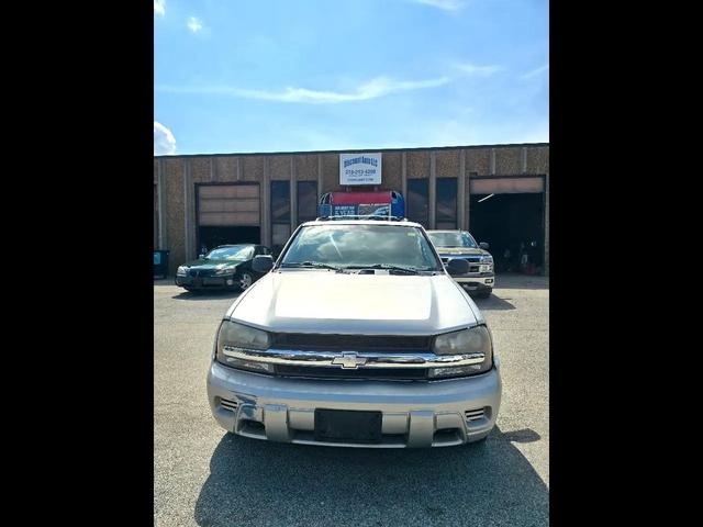 Photo of 2004 Silverstone Metallic Chevrolet Trailblazer