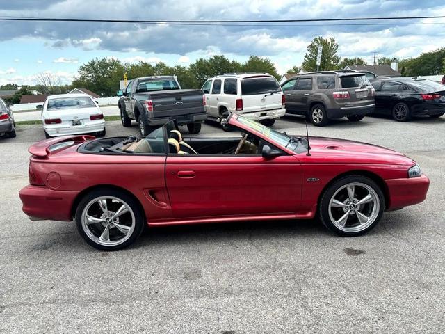 Photo of 1996 RED Ford Mustang