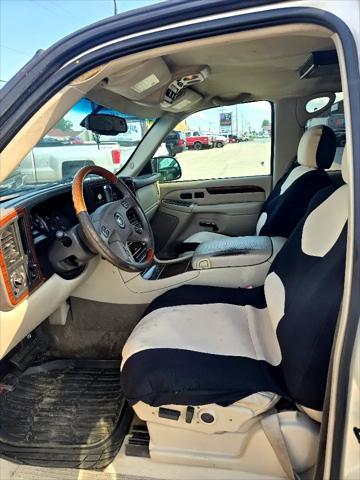 Photo of 2004 White Diamond Cadillac Escalade