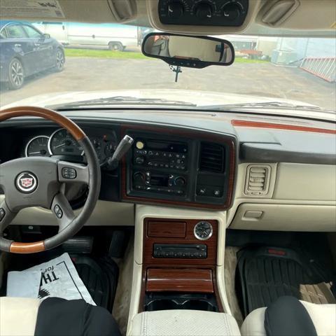Photo of 2004 White Diamond Cadillac Escalade