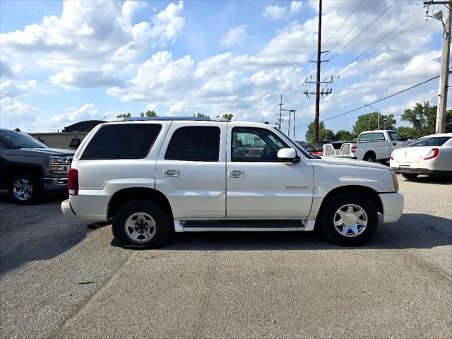 Photo of 2004 White Diamond Cadillac Escalade