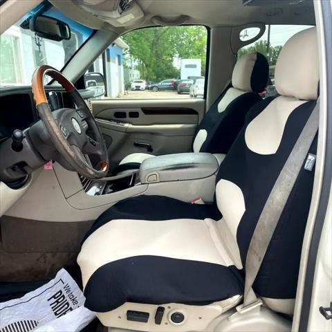 Photo of 2004 White Diamond Cadillac Escalade