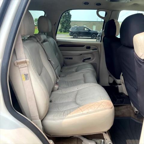 Photo of 2004 White Diamond Cadillac Escalade
