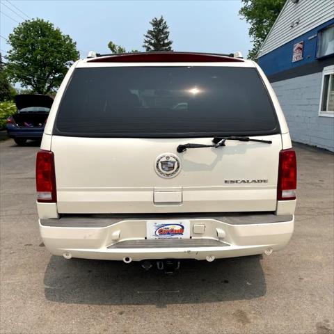 Photo of 2004 White Diamond Cadillac Escalade