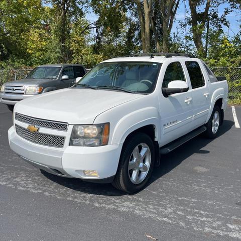 Photo of 2011 Summit White Chevrolet Avalanche