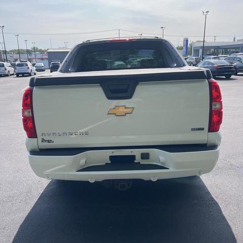 Photo of 2011 Summit White Chevrolet Avalanche