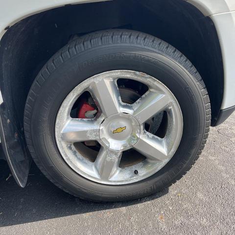 Photo of 2011 Summit White Chevrolet Avalanche