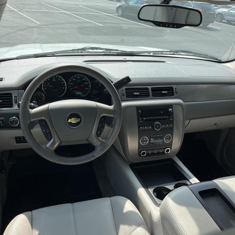 Photo of 2011 Summit White Chevrolet Avalanche