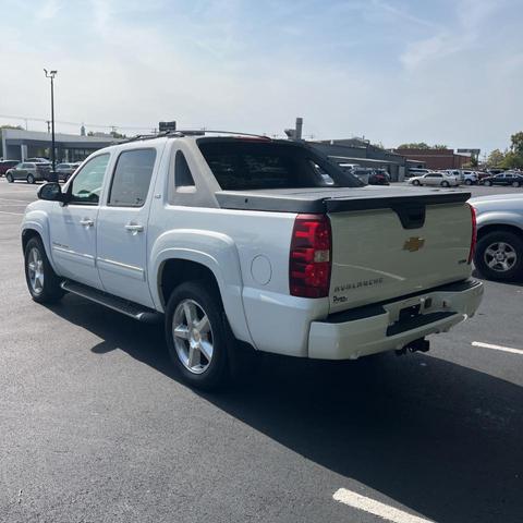 Photo of 2011 Summit White Chevrolet Avalanche