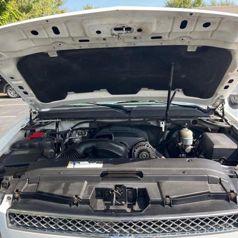 Photo of 2011 Summit White Chevrolet Avalanche