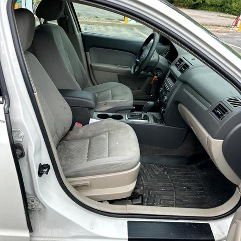 Photo of 2010 WHITE Ford Fusion