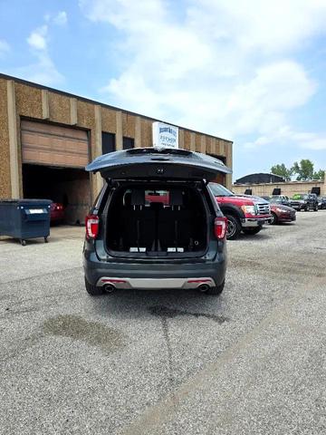Photo of 2016 Dark Green Ford Explorer