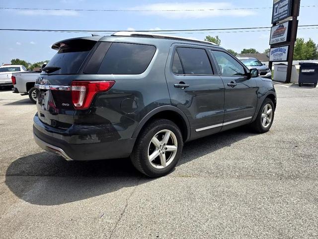 Photo of 2016 Dark Green Ford Explorer