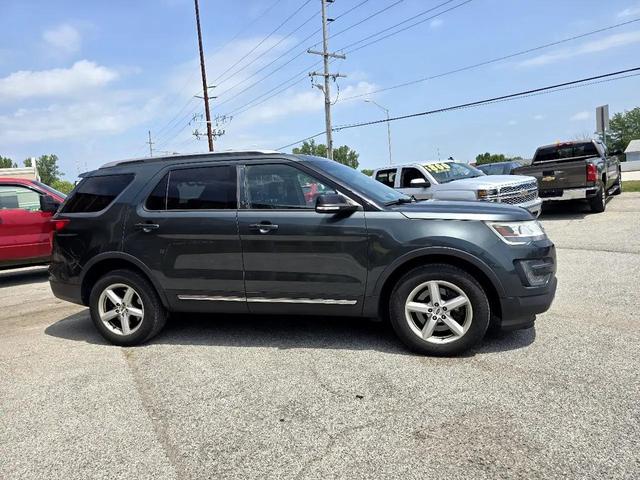 Photo of 2016 Dark Green Ford Explorer