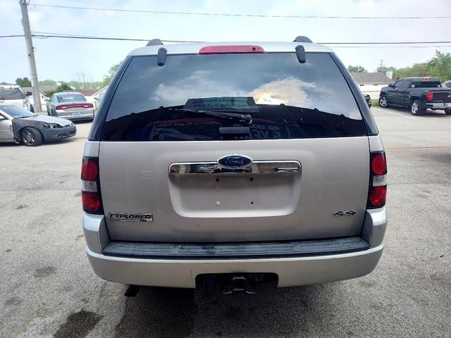 Photo of 2008 SILVER Ford Explorer
