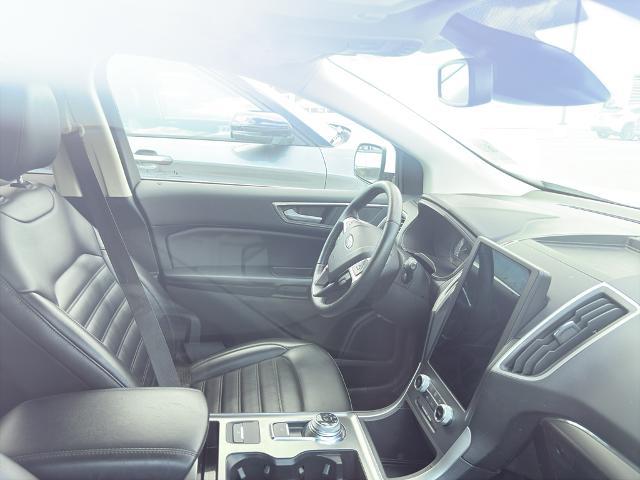 Photo of 2022 STAR WHITE Ford Edge