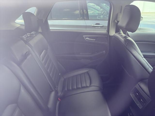 Photo of 2022 STAR WHITE Ford Edge