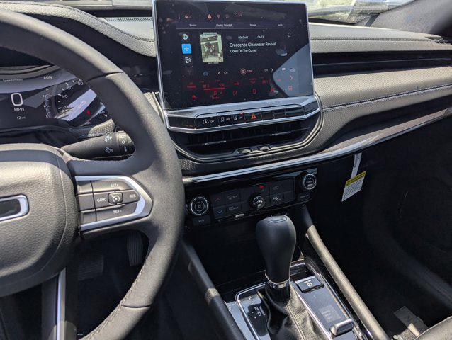 Photo of 2025 Silver Zynith Metallic Clearcoat Jeep Compass