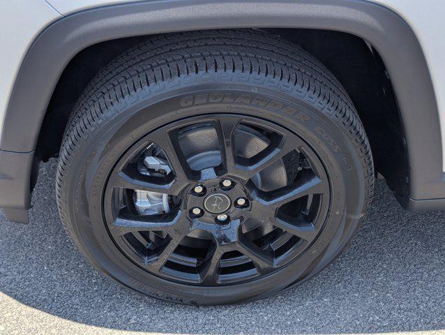 Photo of 2025 Silver Zynith Metallic Clearcoat Jeep Compass