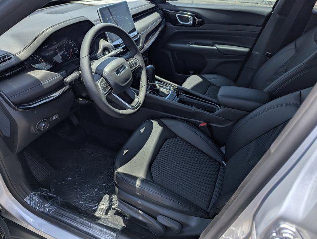 Photo of 2025 Silver Zynith Metallic Clearcoat Jeep Compass