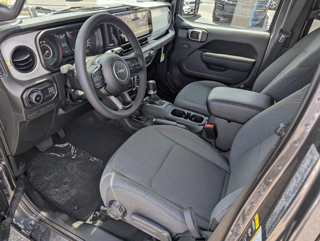 Photo of 2025 Granite Crystal Metallic Clearcoat Jeep Wrangler