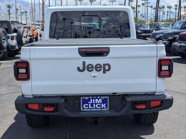 Photo of 2025 Bright White Clearcoat Jeep Gladiator