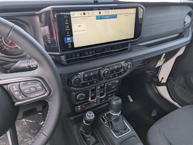 Photo of 2025 Bright White Clearcoat Jeep Gladiator