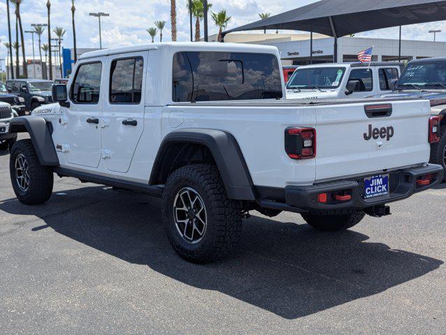 Photo of 2025 Bright White Clearcoat Jeep Gladiator