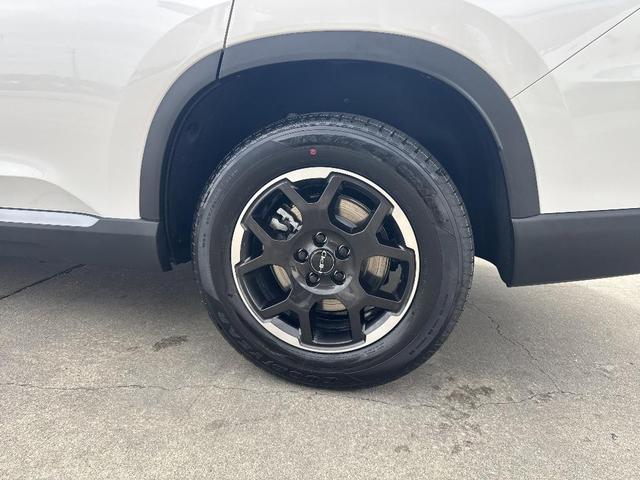 Photo of 2025 Platinum White Pearl Honda Pilot