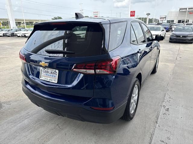 Photo of 2022 Blue Glow Metallic Chevrolet Equinox