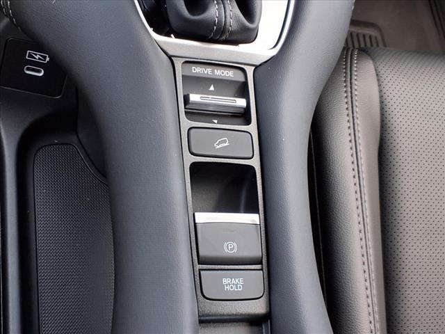 Photo of 2026 Platinum White Pearl Honda HR-V