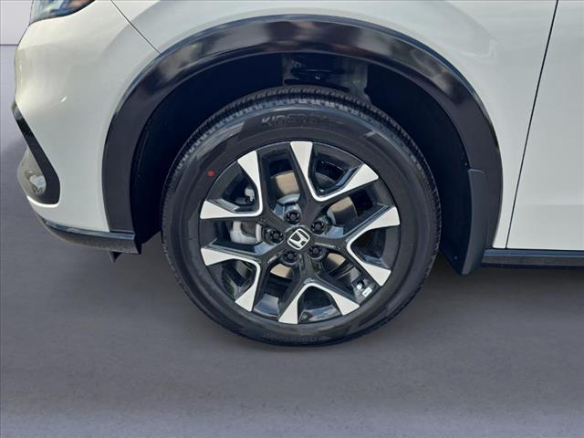 Photo of 2026 Platinum White Pearl Honda HR-V