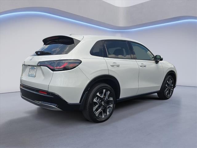 Photo of 2026 Platinum White Pearl Honda HR-V