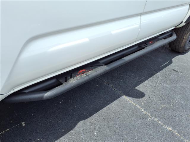 Photo of 2021 Super White Toyota Tacoma