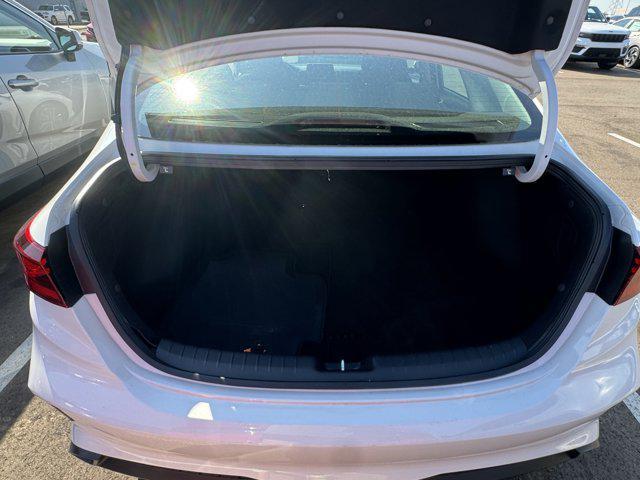 Photo of 2024 Snow White Pearl Kia Forte