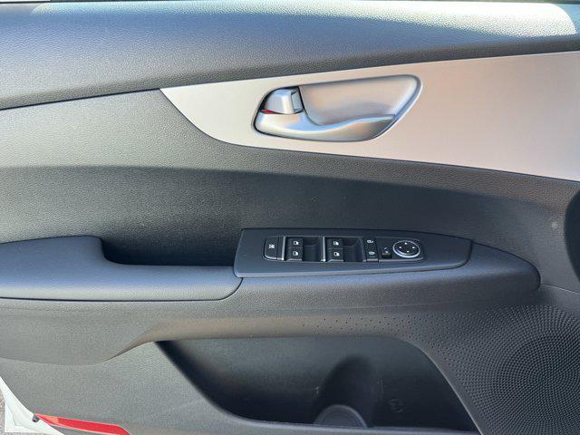 Photo of 2024 Snow White Pearl Kia Forte