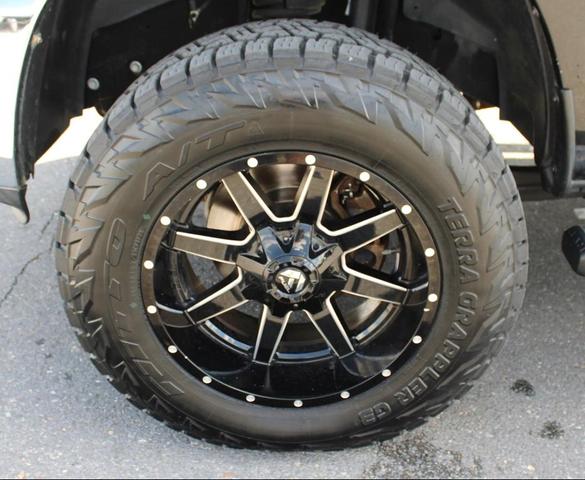 Photo of 2017 Brilliant Black Crystal Pearlcoat RAM 2500