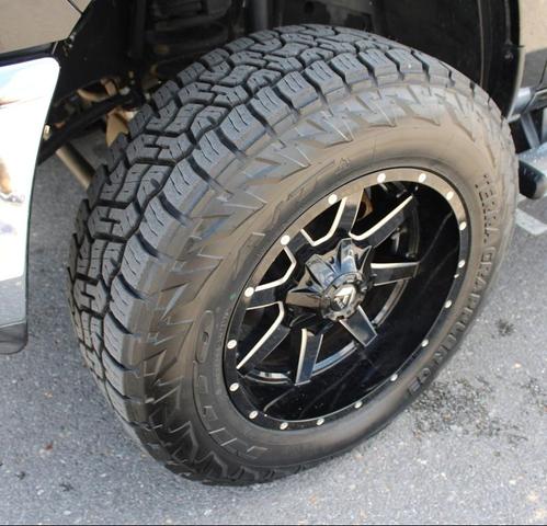 Photo of 2017 Brilliant Black Crystal Pearlcoat RAM 2500
