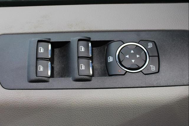 Photo of 2022 Oxford White Ford F-350
