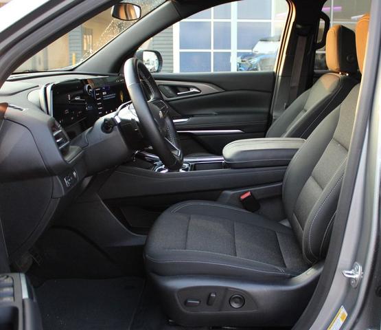Photo of 2025 Silver Chevrolet Traverse